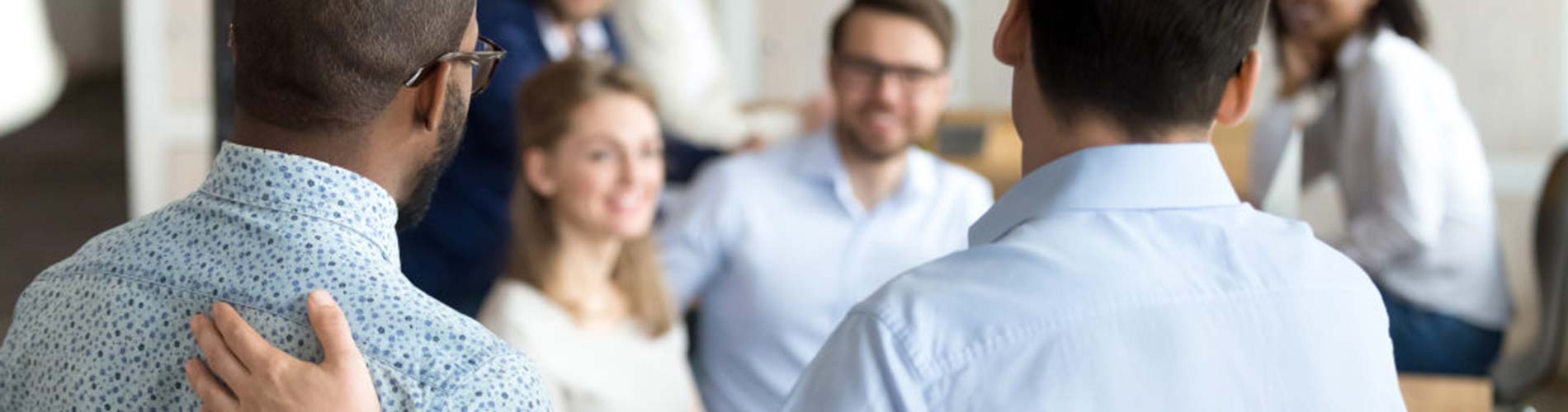 Mitarbeiter werben Mitarbeiter So funktioniert es - CLEVIS