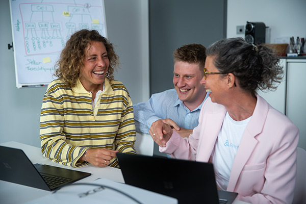 CLEVIS: HR Digitalisierung und Beratung für Unternehmen CLEVIS: HR Digitalisierung und Beratung für Unternehmen